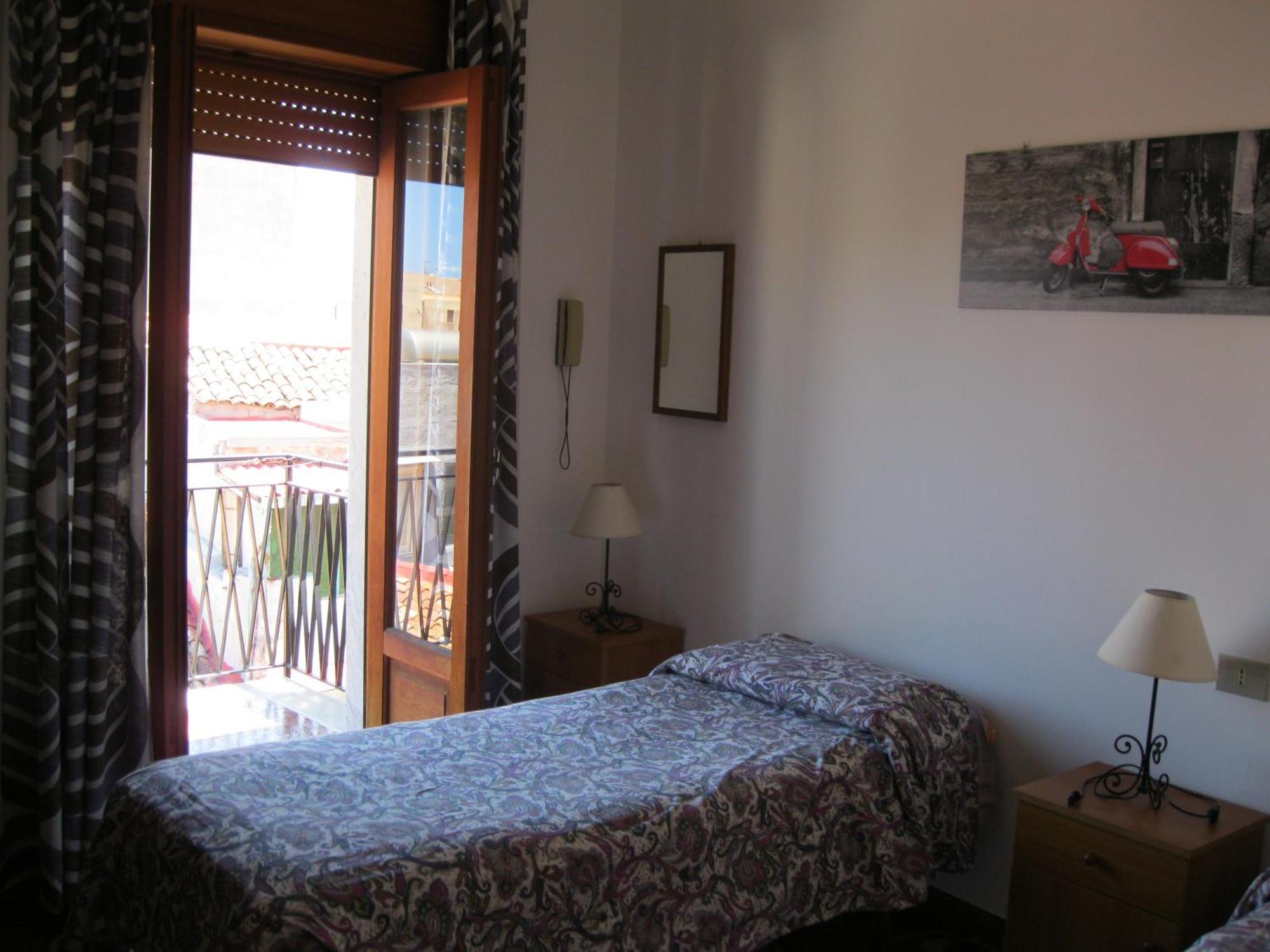 Hotel California Milazzo Szoba fotó